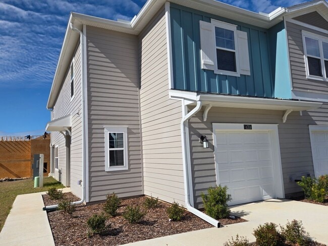 Photo - 3 bedroom 2.5 Bath in Tara Baywood