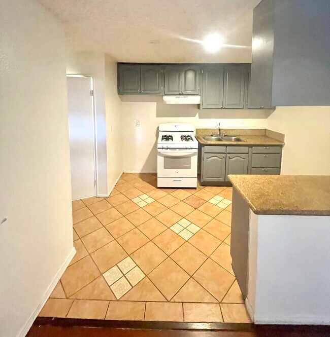 Photo - 4321 Lennox Blvd Unit 6