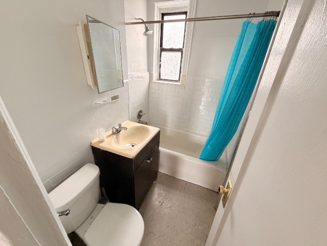 Photo - 1649 Edison Ave Unidad 5E