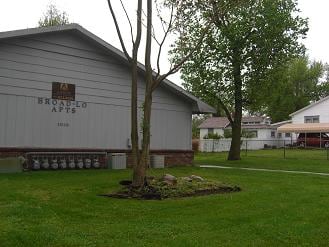 Broad-Lo Apts