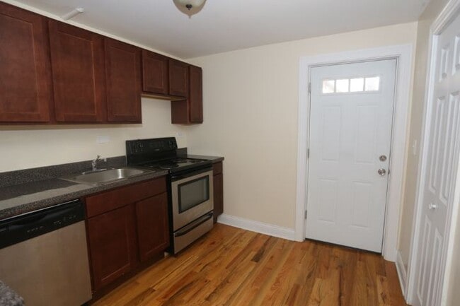 Photo - 1133 W Oakdale Ave Unit S-G