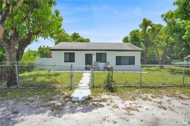 Building Photo - 10424 NW 33rd Ave Rental