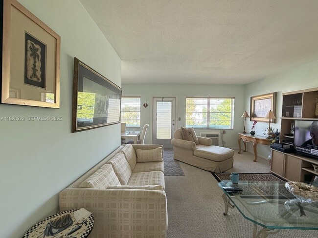 Photo - 90 Easthampton D Unit 90