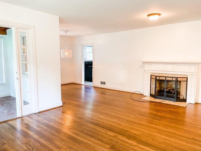 218 Malaga Ave