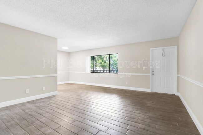 Building Photo - 414 Meadows Cir