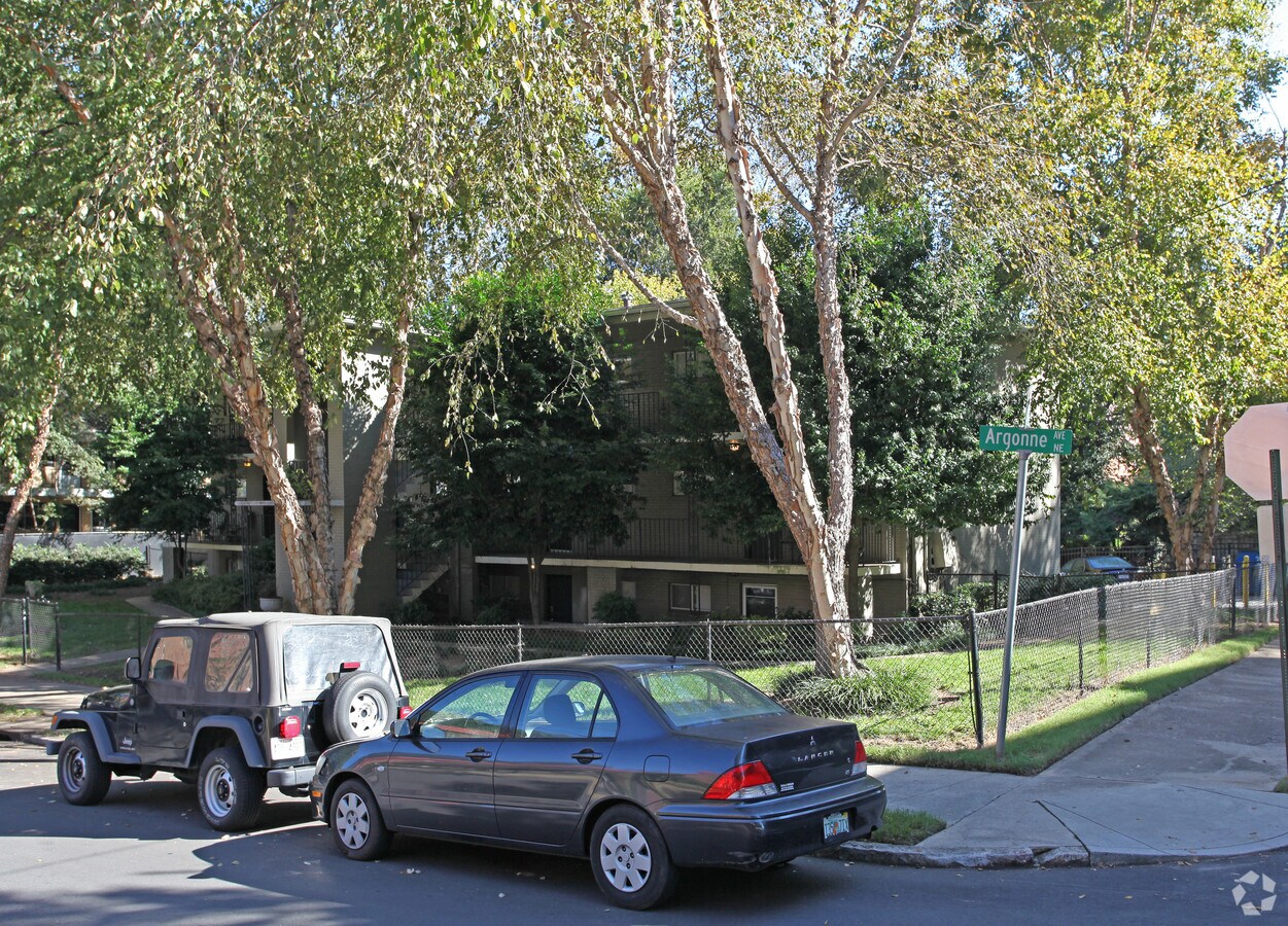 Photo - 699 Argonne Ave NE