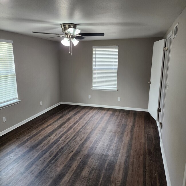 Photo - 813 Martin St