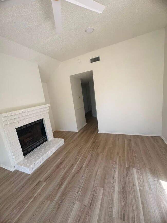 1715 Windmill Ln
