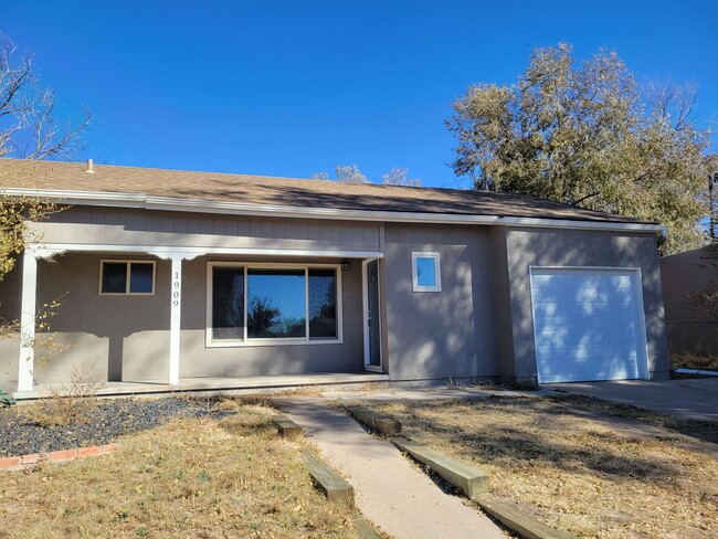 Newly Remodeled 3 Bedroom Ranch Available ... - Newly Remodeled 3 Bedroom Ranch Available ... House