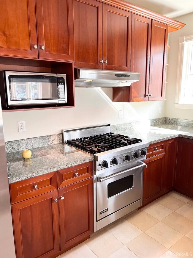 Photo - 798 Stanyan St