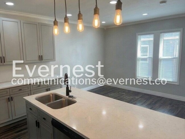 Photo - 112 Hanford St Unit b