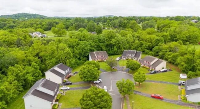 Building Photo - Bedford townhome. 3 bed / 2 bath