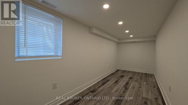 Photo - 1150 Woodbine Ave Unit #4