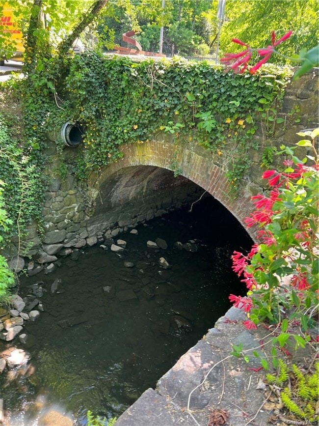 Photo - 300 Ferdon Ave Unit 2