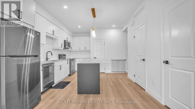 Photo - 3900 Savoy St