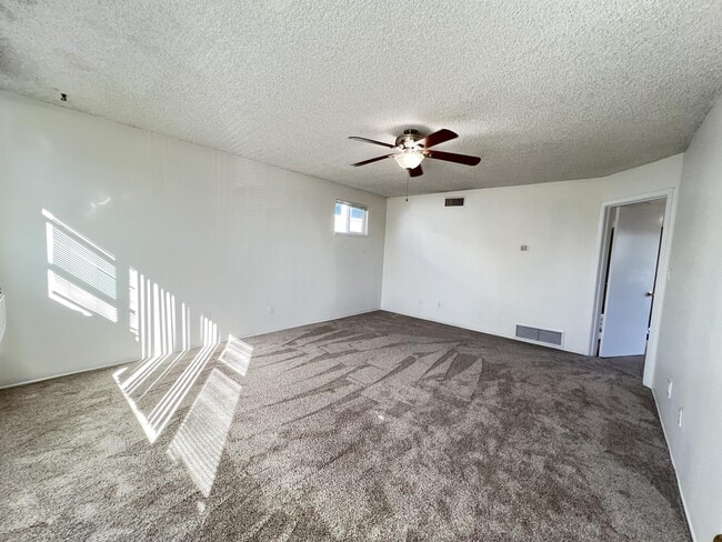 Photo - 3481 Apollo St