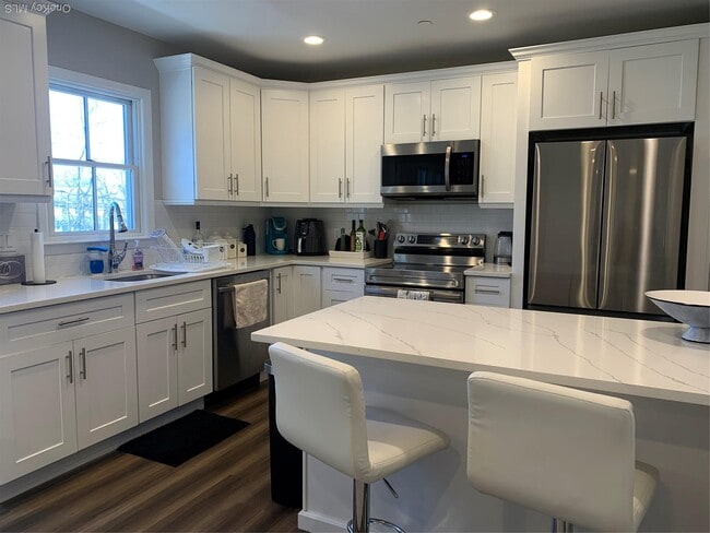 Photo - 269-271-271 Bayville Ave Unidad 2