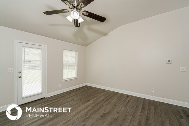 Photo - 955 Clover Ave