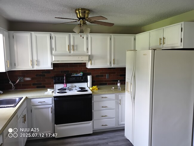 Building Photo - 1580 Four Mile Dr Unit 1580 Four Mile Dr Rental