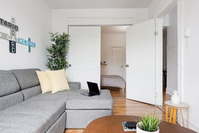 Photo - 4629 Rue Ontario E Unit ID1061579P