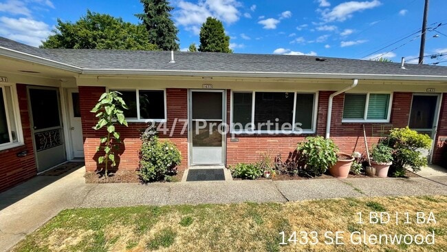 Building Photo - 1BD I 1BA Apartment - Downtown Sellwood Unit 1433