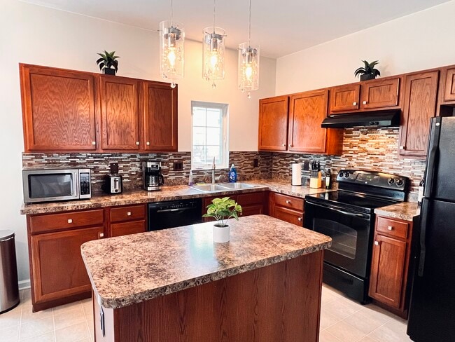 Fully equipped eat-in kitchen with dishwasher. - 4148 Strawbridge Ct Unit Entire Home