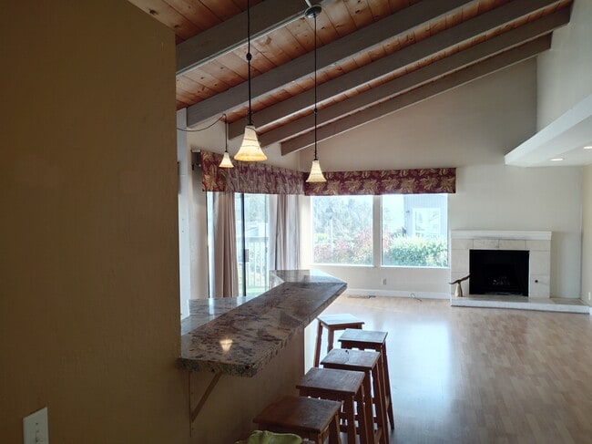 Building Photo - 463 Sea Horse Dr
