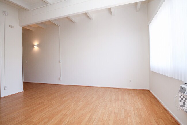 Photo - 1718 S Bundy Dr