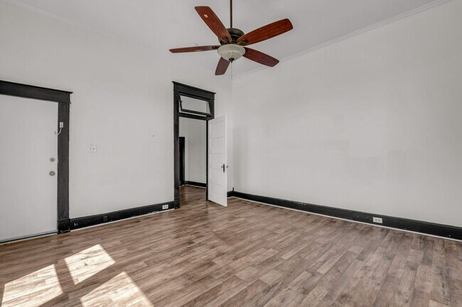 Photo - 1425 College St