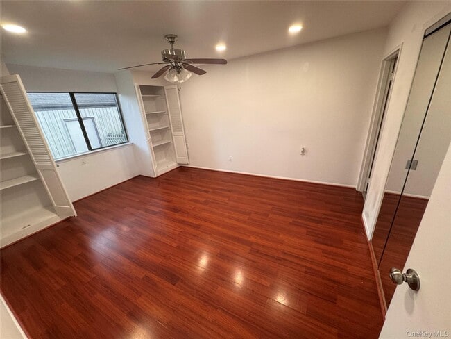 Photo - 20 Strathmore Gate Dr