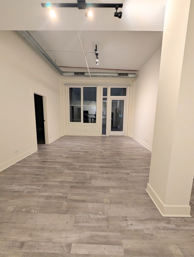 Photo - 1914 N Milwaukee Ave Unidad 203L