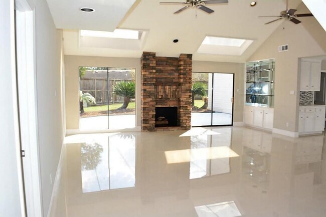 Photo - 2127 Manor Green Dr