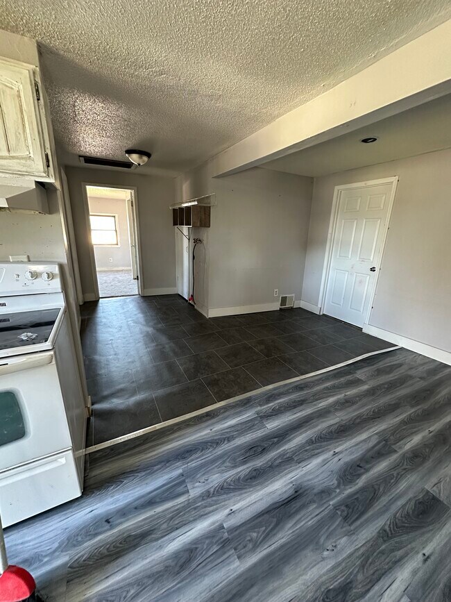 Photo - 510 3rd Ave NE