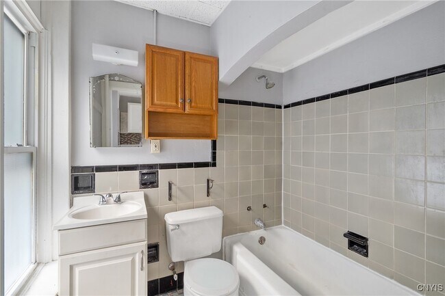 Photo - 319 N Salina St