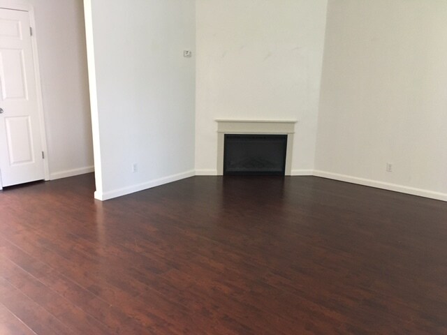 Sala de estar con chimenea - 386 Arbor Ave