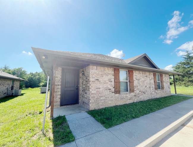 Building Photo - Charming 2bd 2ba in Silo School district Rental