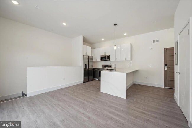 Photo - 1221 E Fletcher St Apartment Unit 107