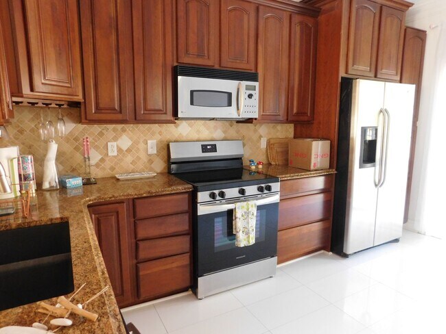 Photo - Lovely Townhome Available In Yacht Cove