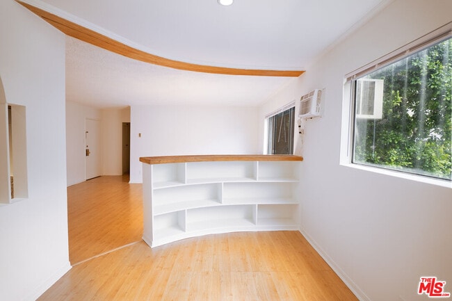 Photo - 960 Larrabee St Unit 206