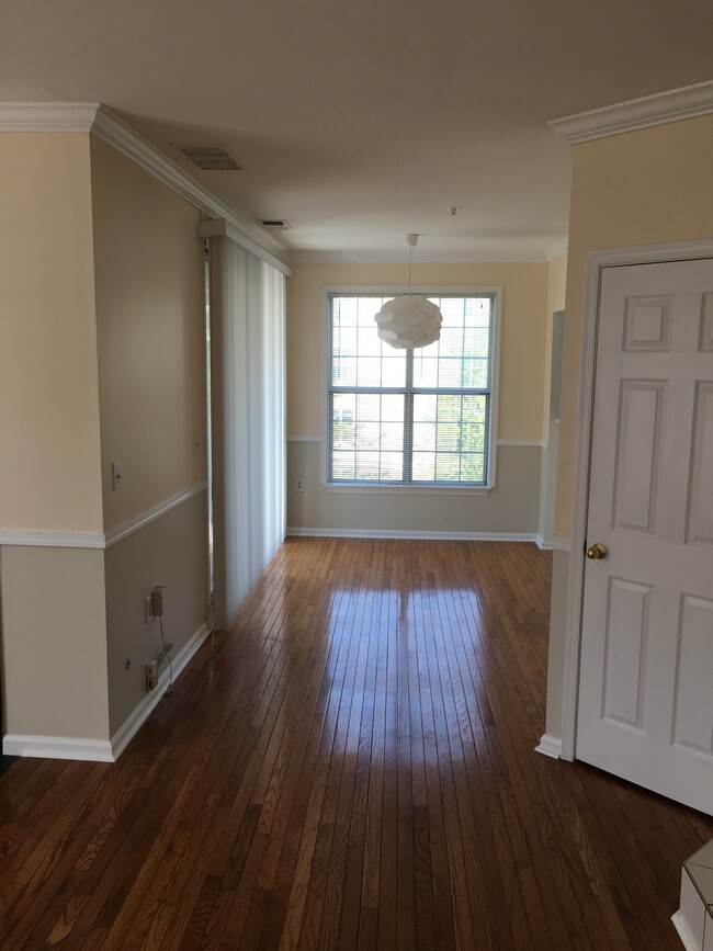 Photo - 2110 Highcourt Ln Unit #301