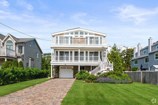 Building Photo - 272 Ocean Blvd N Rental