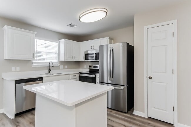 Building Photo - 28926 Trinity River Dr