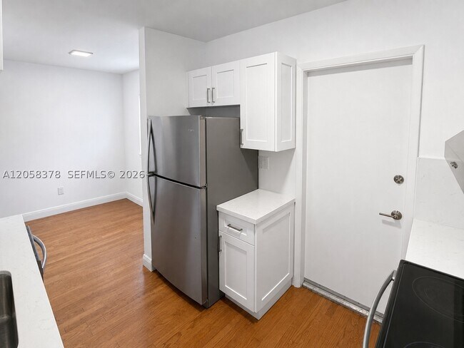 1561 W 2nd Ct Unidad 2