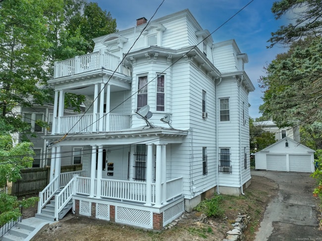 Photo - 1599 Chapel St