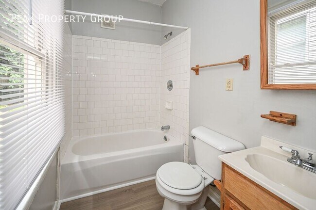 Photo - 2344 Victor St Unit 2344