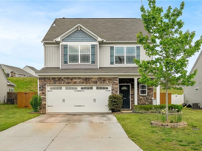 Building Photo - Beautiful 4BR/3BA Home in the Desirable Po...