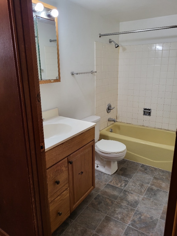 Photo - 105 E Oak St