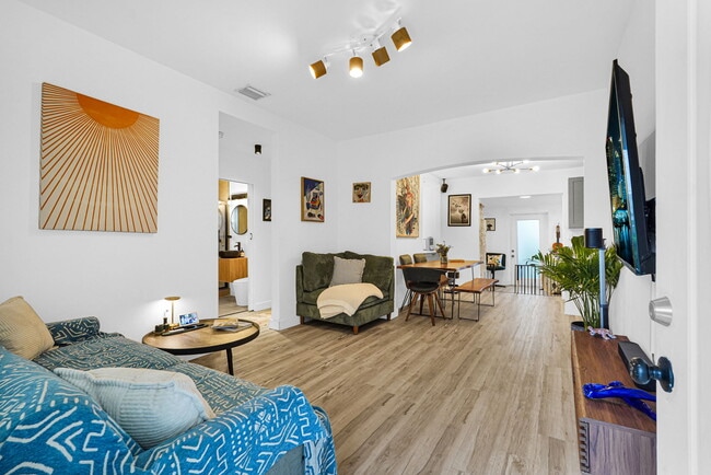 Photo - 274 NW 43rd St