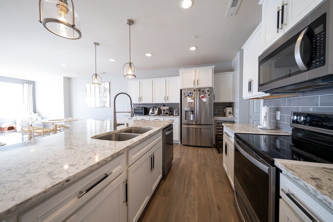 Photo - 756 Stonegate Rd