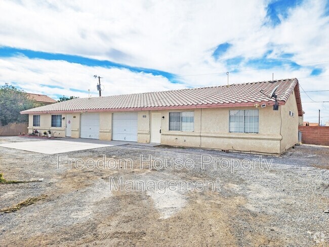 Building Photo - 1100 Quartzite Ave Unit D Rental